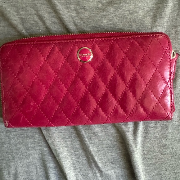 Coach Fuchsia quilted wallet - Picture 1 of 4